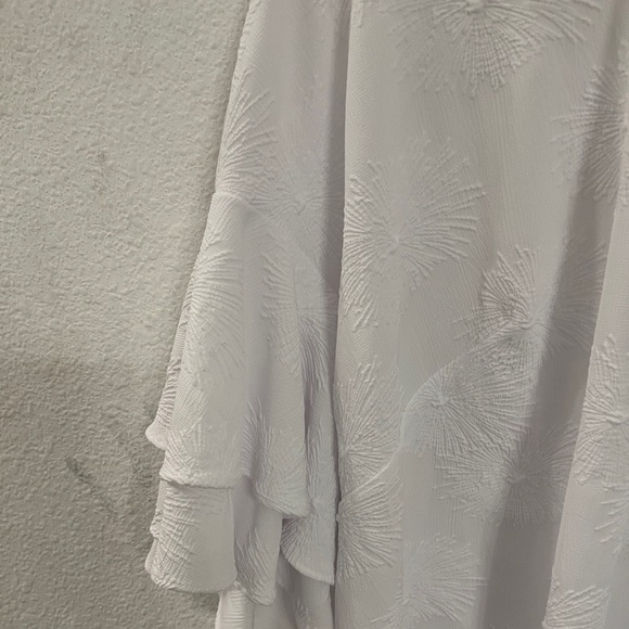 Liz Claiborne White Textured Blouse | Bell Sleeve Top | Size 1X - Picture 2 of 15